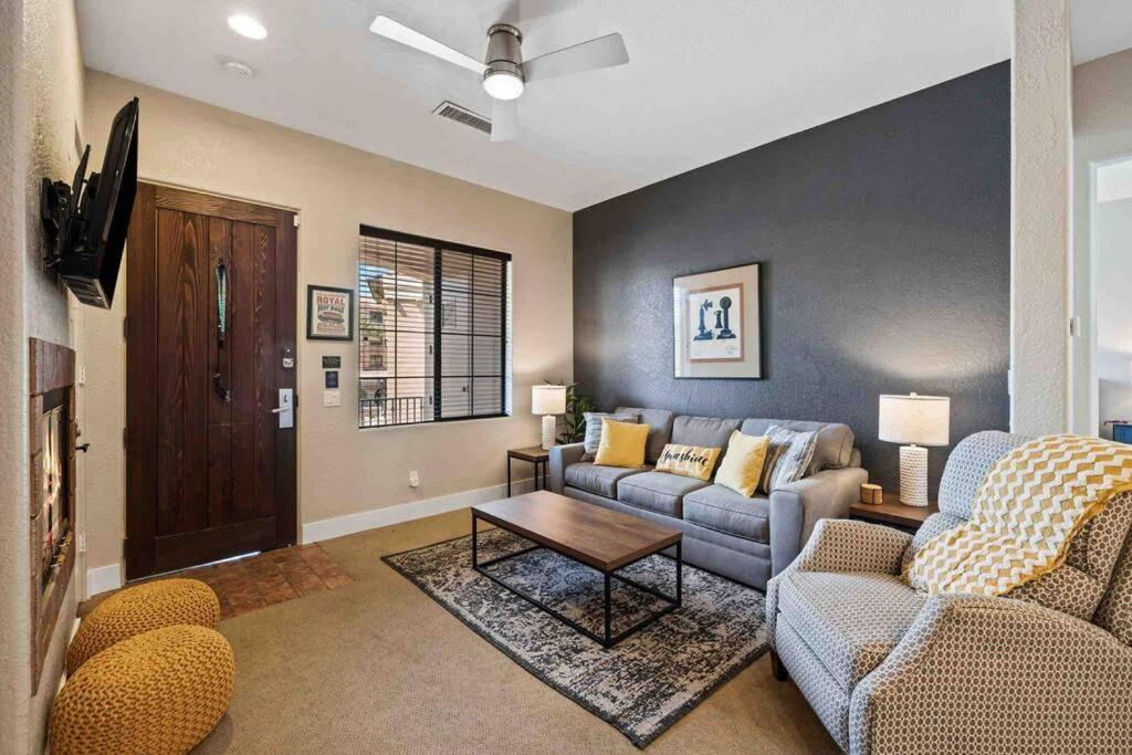 Modern Old Town, Pool, Golf Apartment